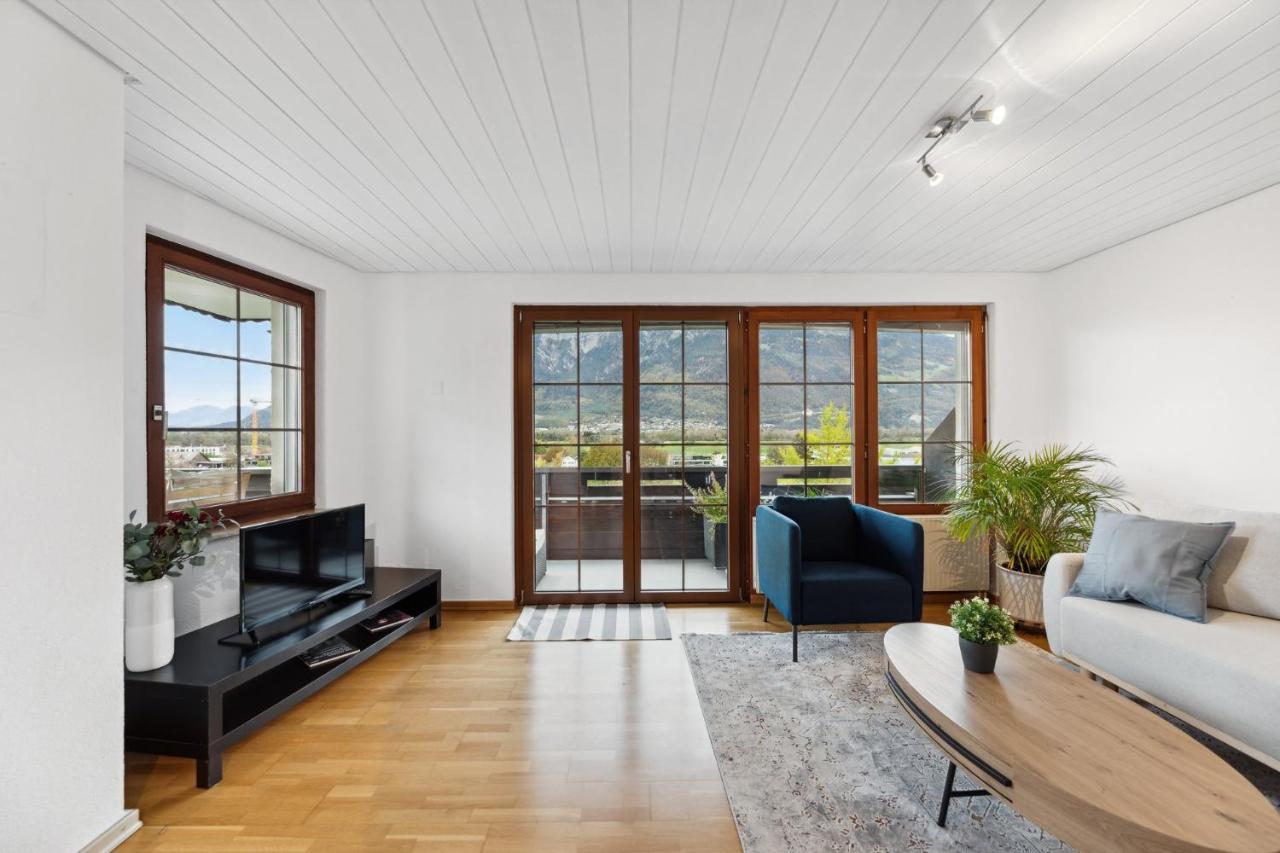 Sonniges Apartment Mit Traumhaftem Bergblick ブフス エクステリア 写真